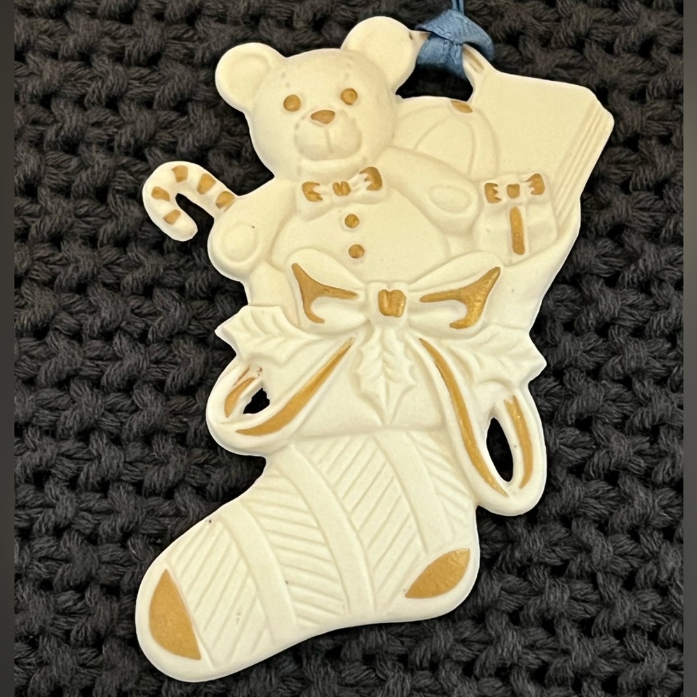 Wedgewood White Jasper Stocking W/ Gold Accents 3in Ornament
